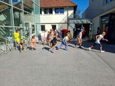 Ferienspiel 2025 - Kinder laufen herum