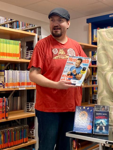 Patrick präsentiert Lesestoff "für den Mann"