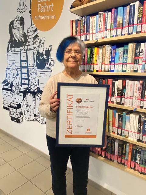 Leiterin der Bücherei mit Qualitätssiegel